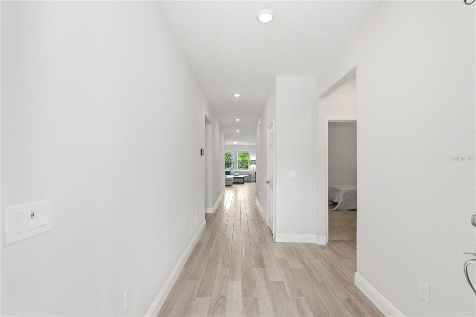 2087 LAURELWOOD WAY