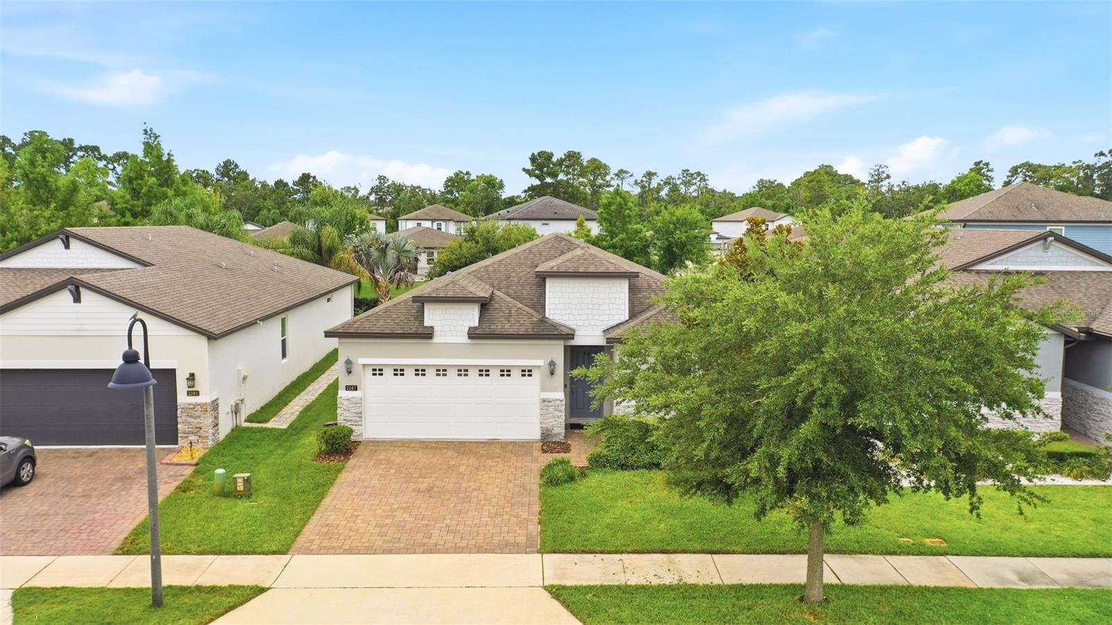 2087 LAURELWOOD WAY