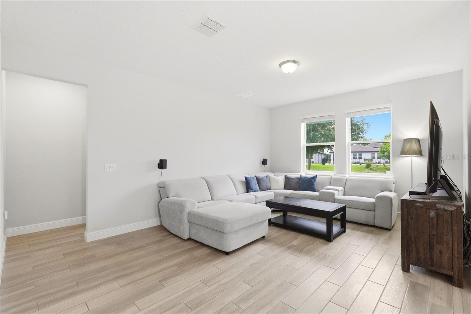 2087 LAURELWOOD WAY