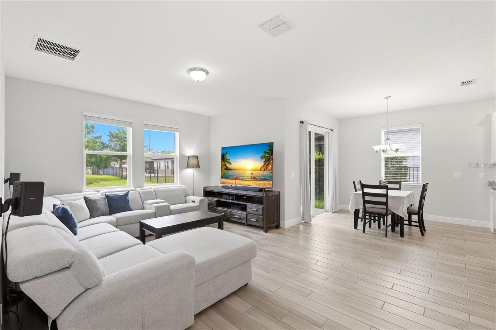2087 LAURELWOOD WAY