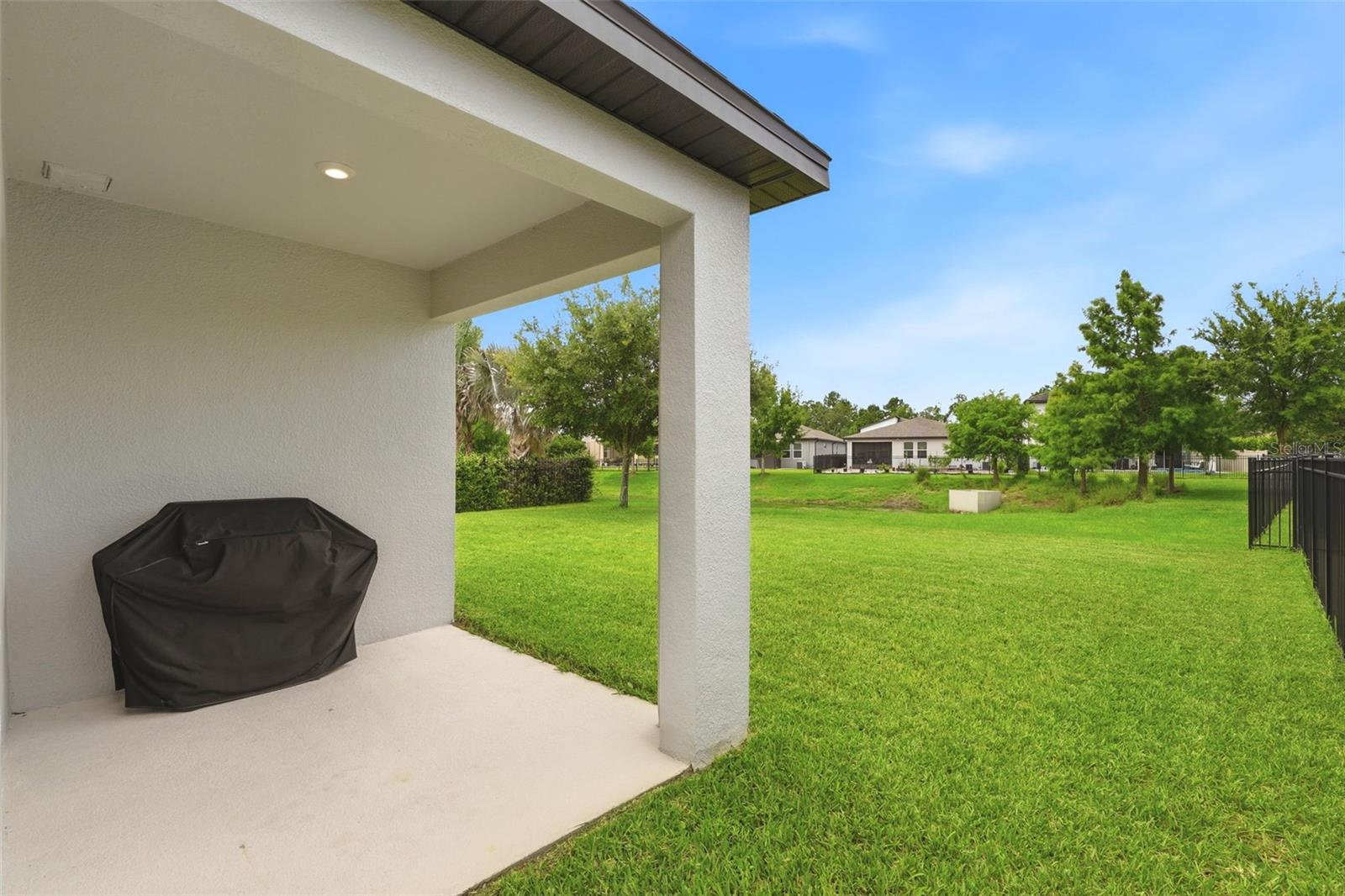 2087 LAURELWOOD WAY