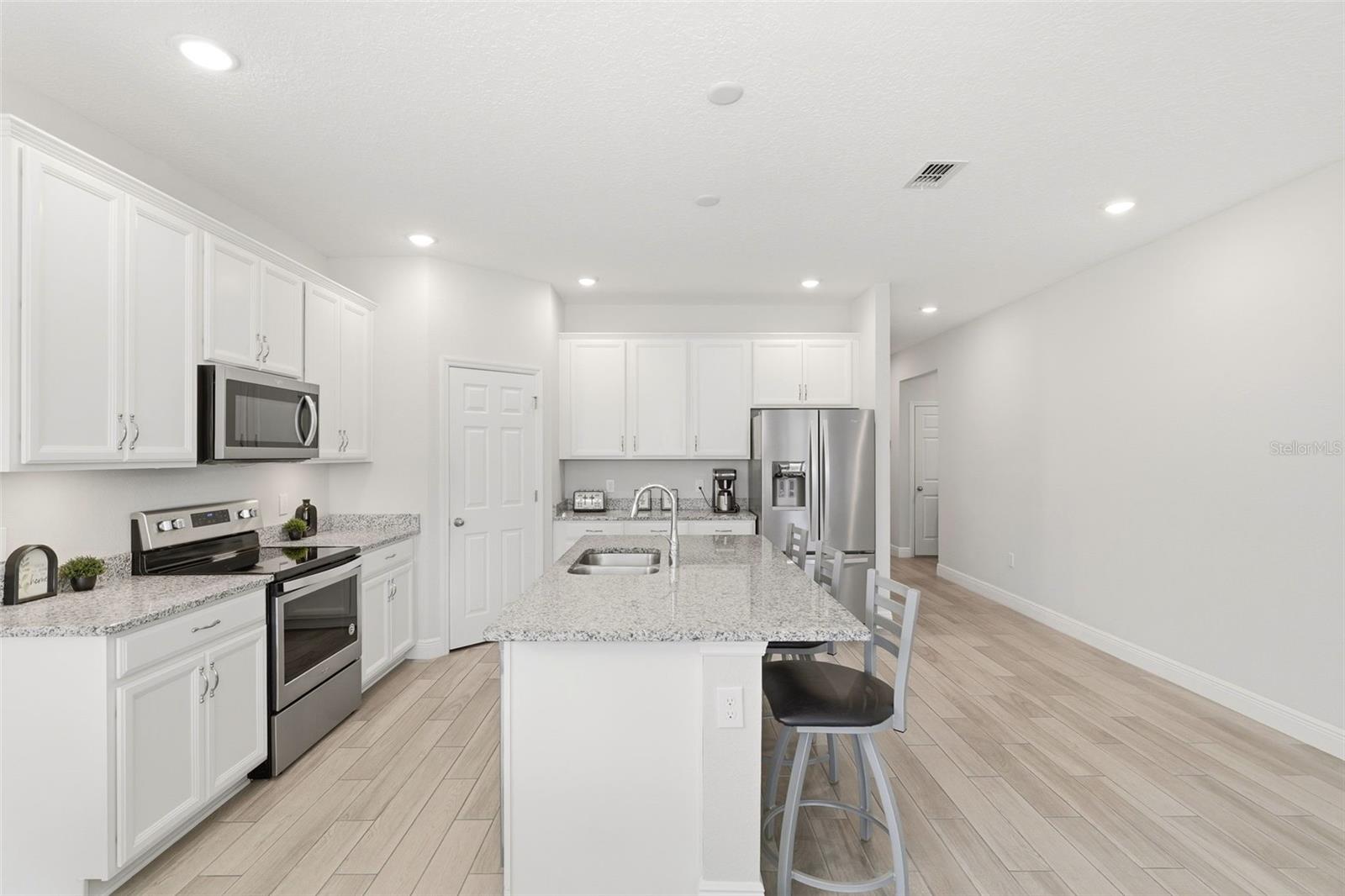 2087 LAURELWOOD WAY