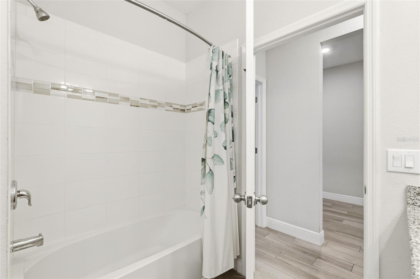 2087 LAURELWOOD WAY