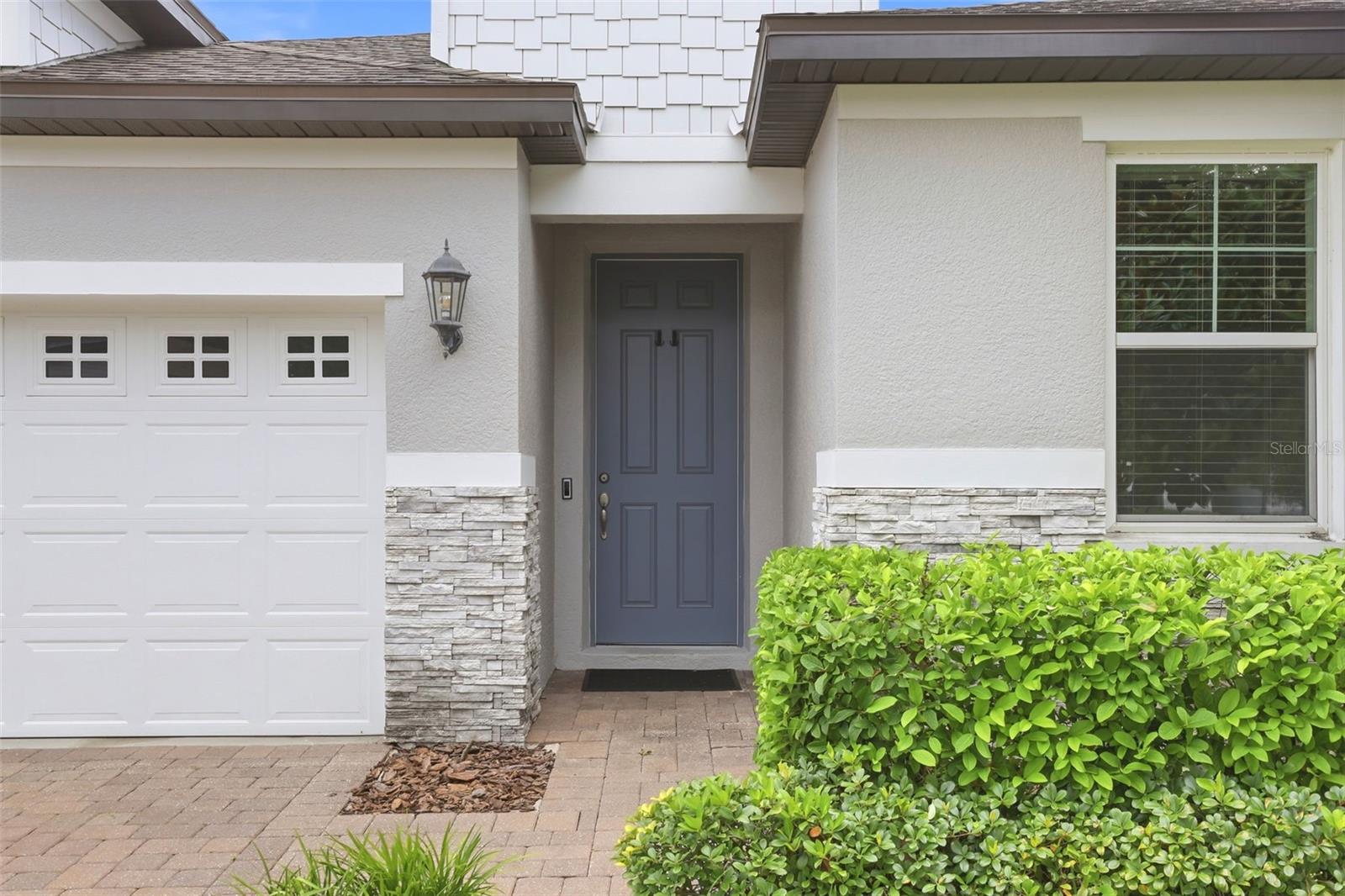 2087 LAURELWOOD WAY