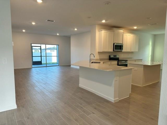4043 NE 31ST TER