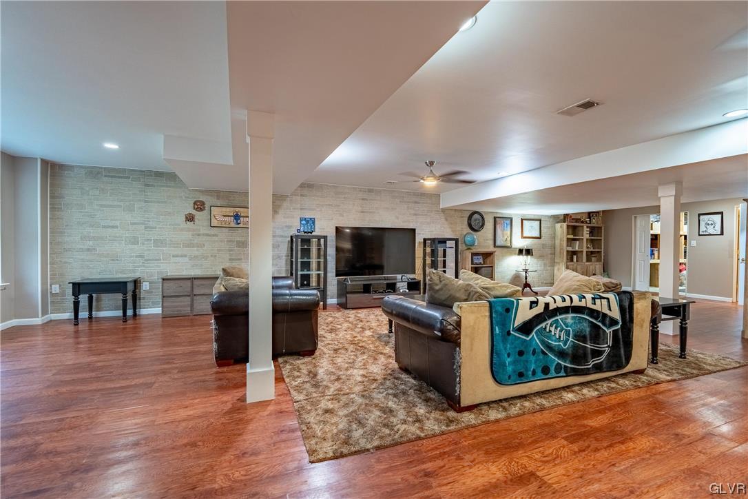 6840 Jewel Lane