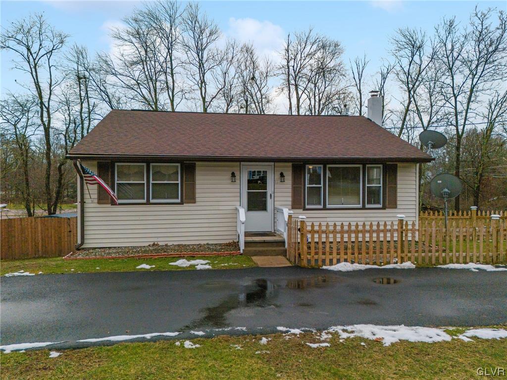 11 Forest Road