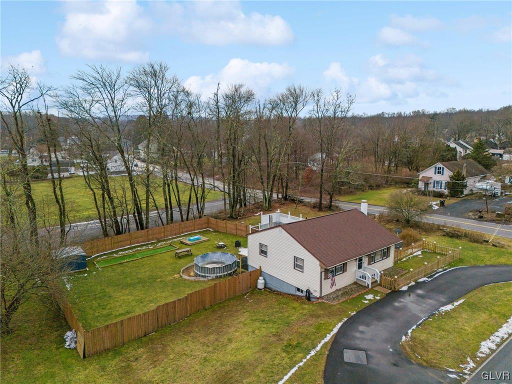 11 Forest Road
