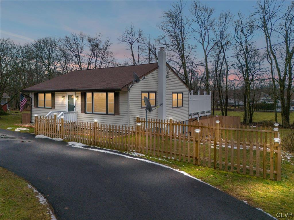 11 Forest Road