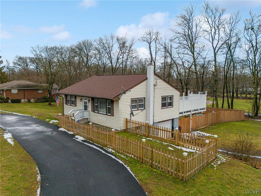 11 Forest Road
