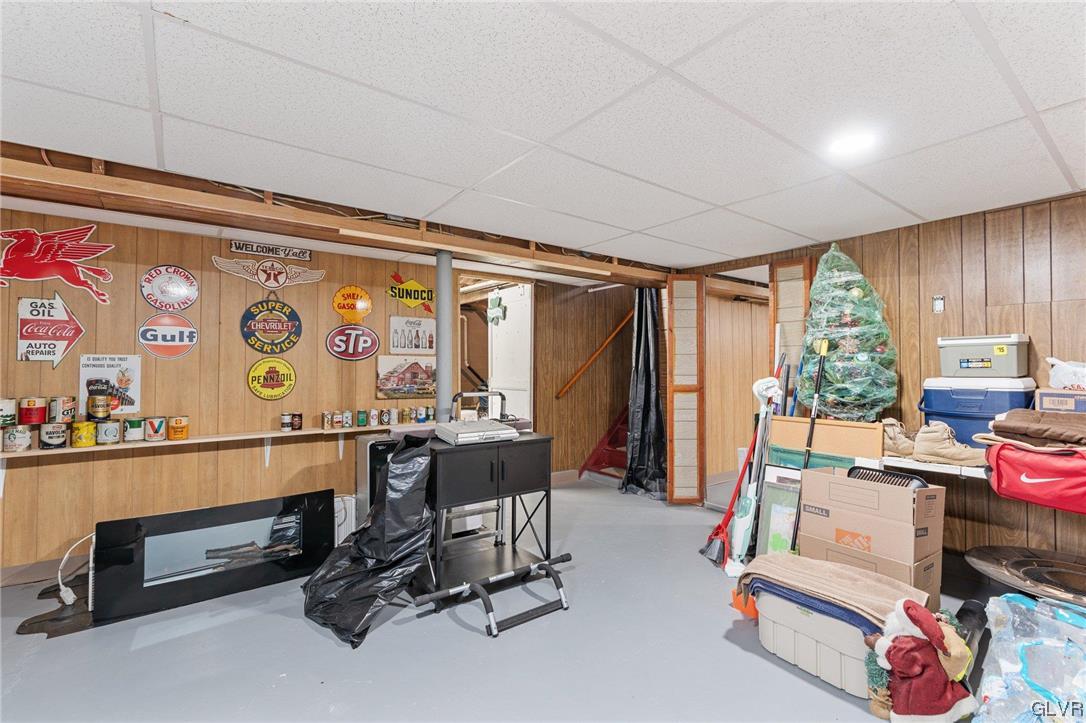 11 Forest Road