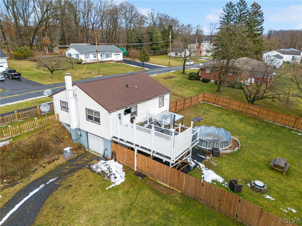11 Forest Road