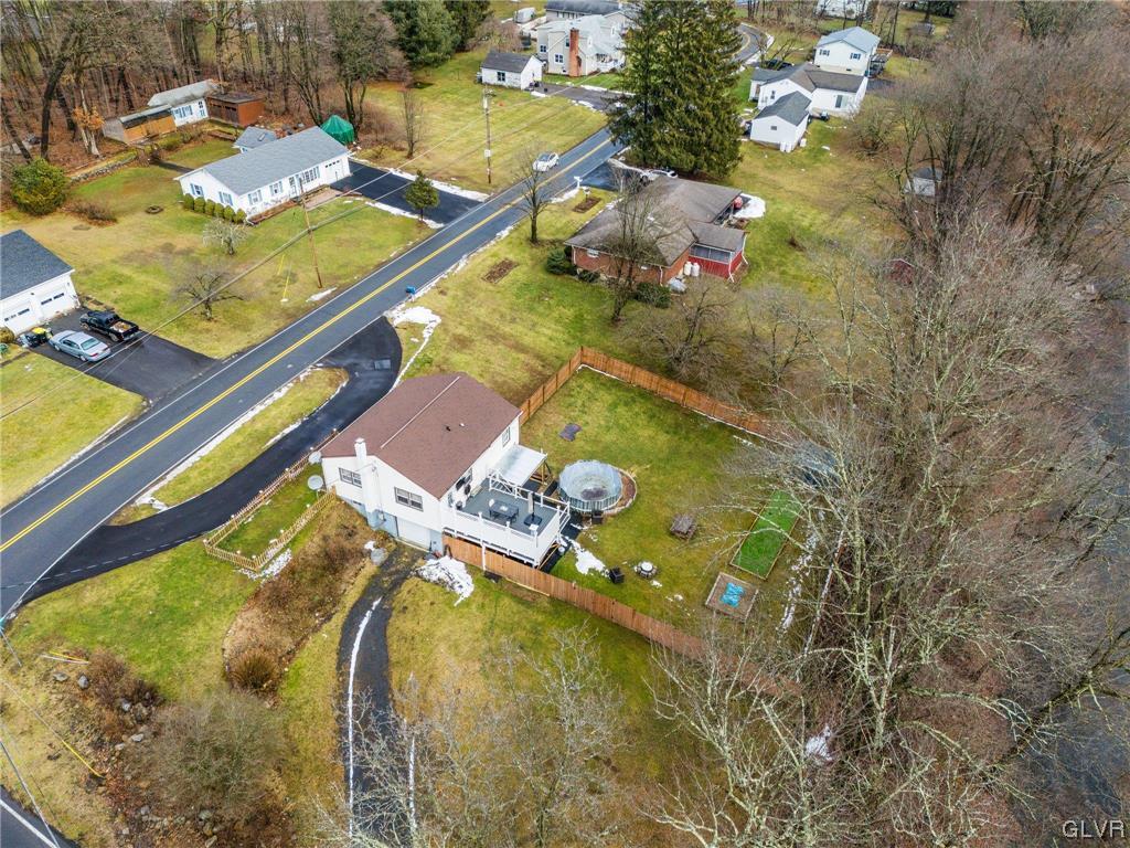 11 Forest Road