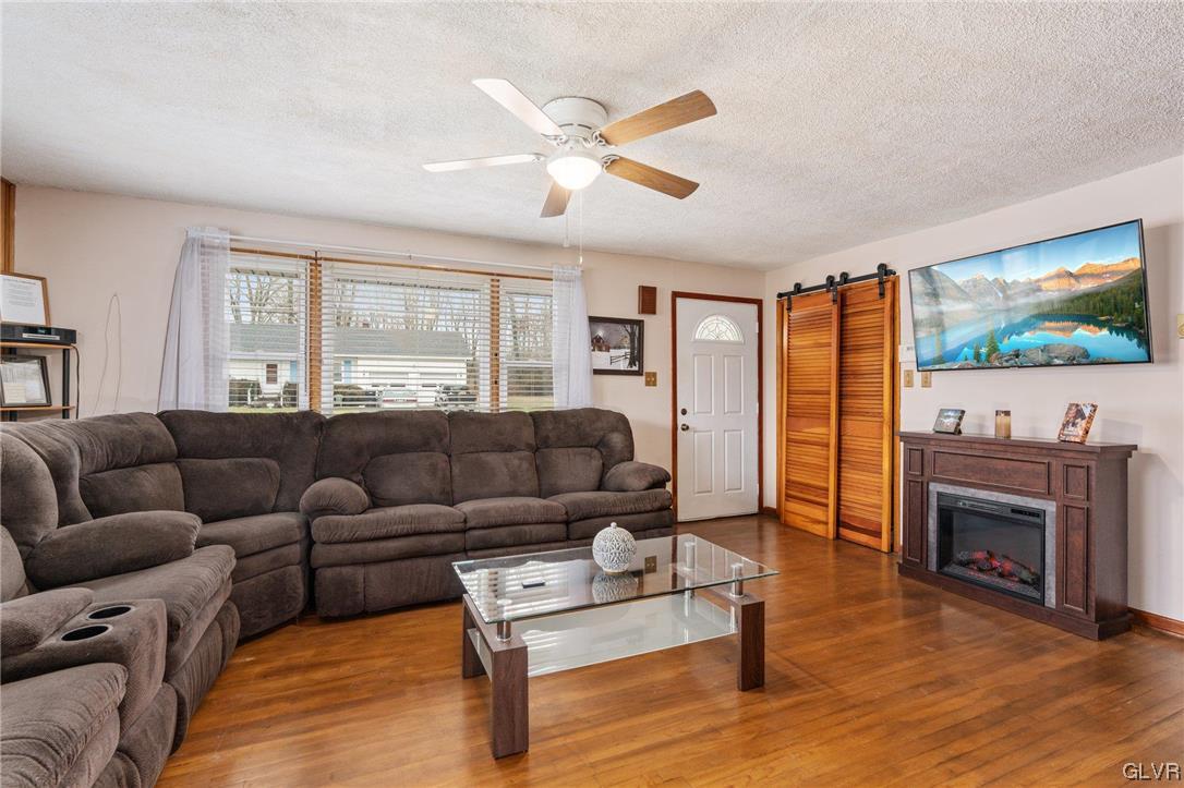 11 Forest Road