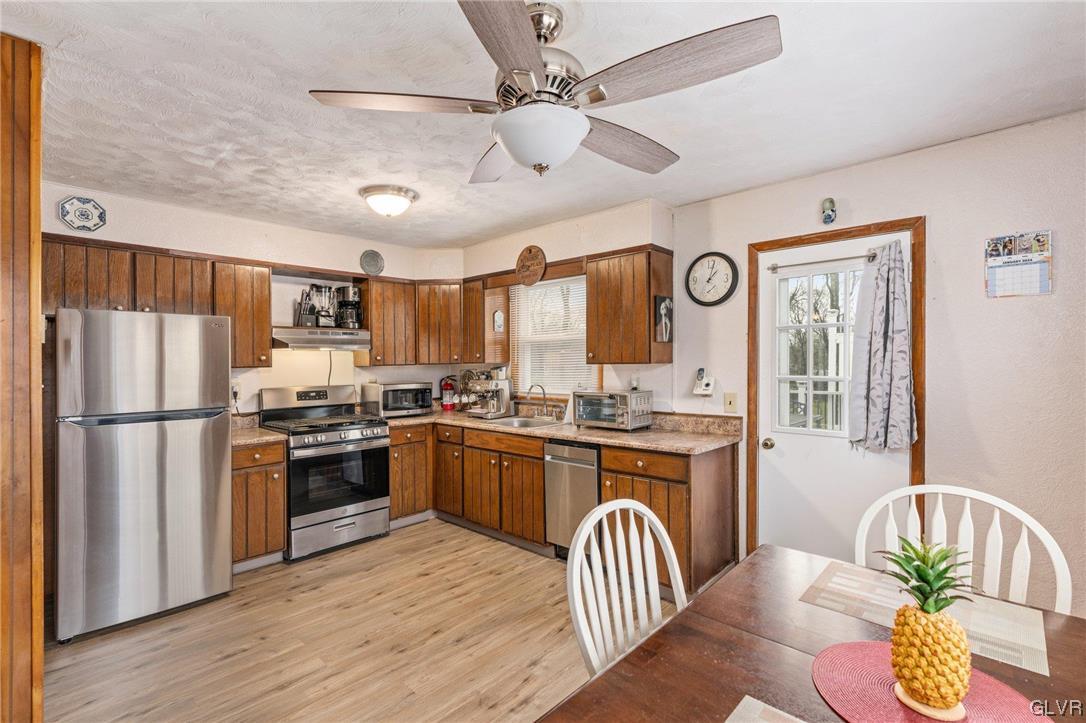 11 Forest Road
