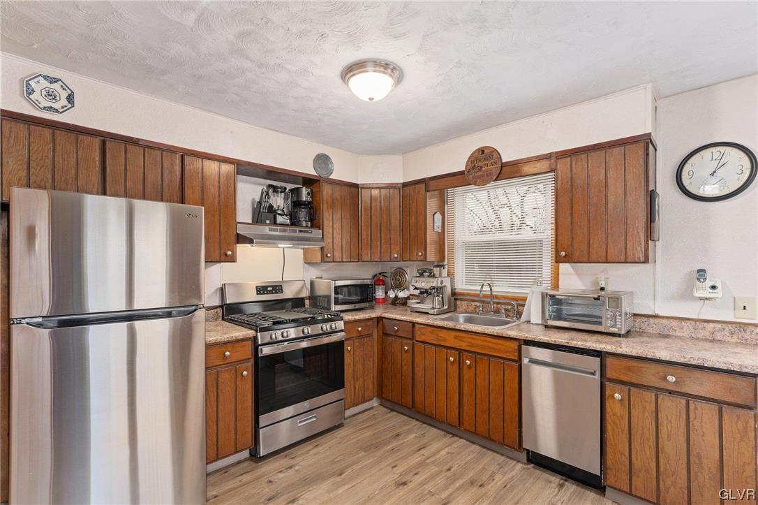 11 Forest Road