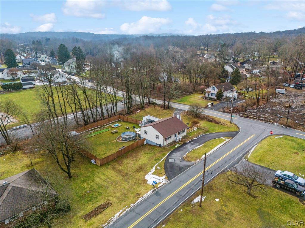 11 Forest Road