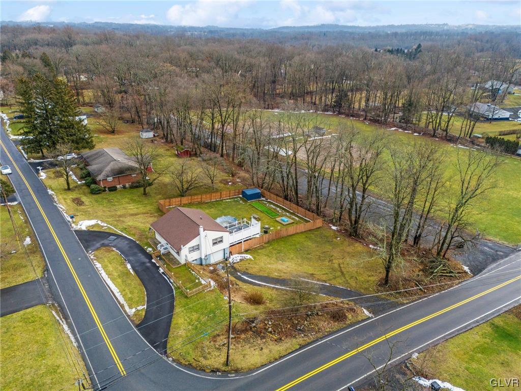 11 Forest Road