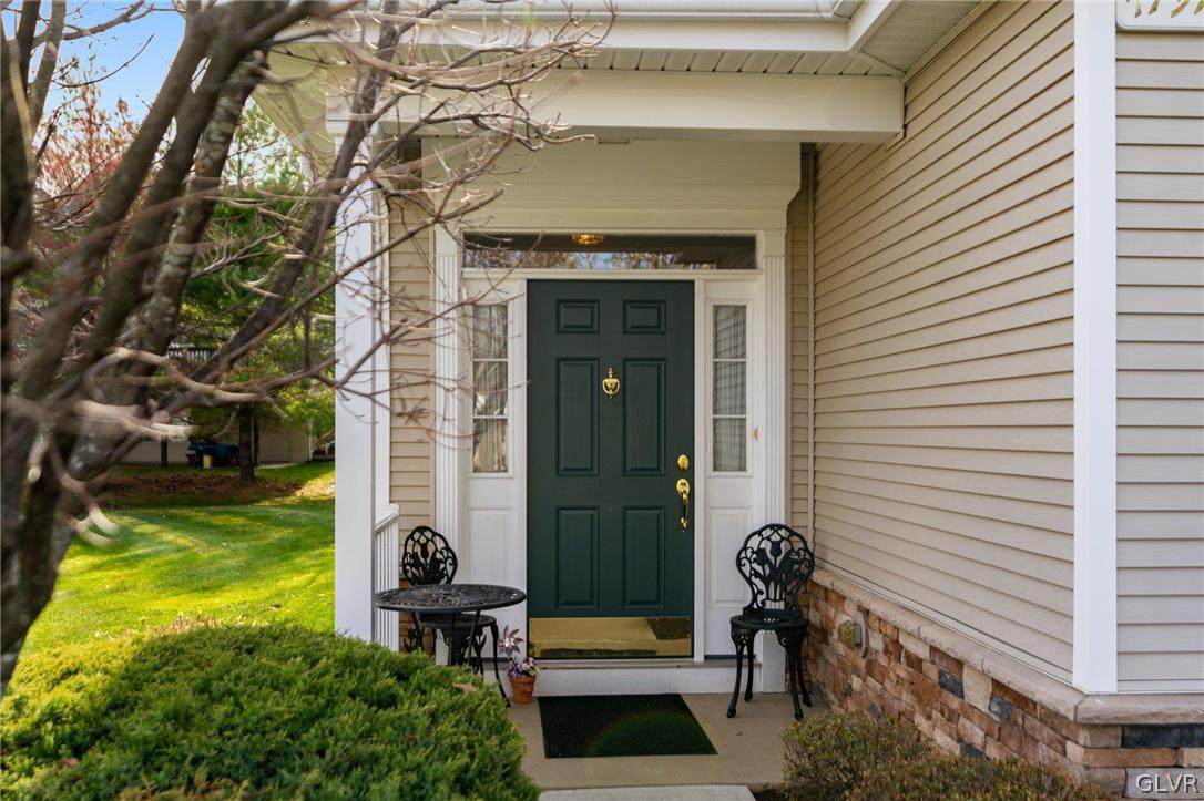 1797 Lakeside Lane