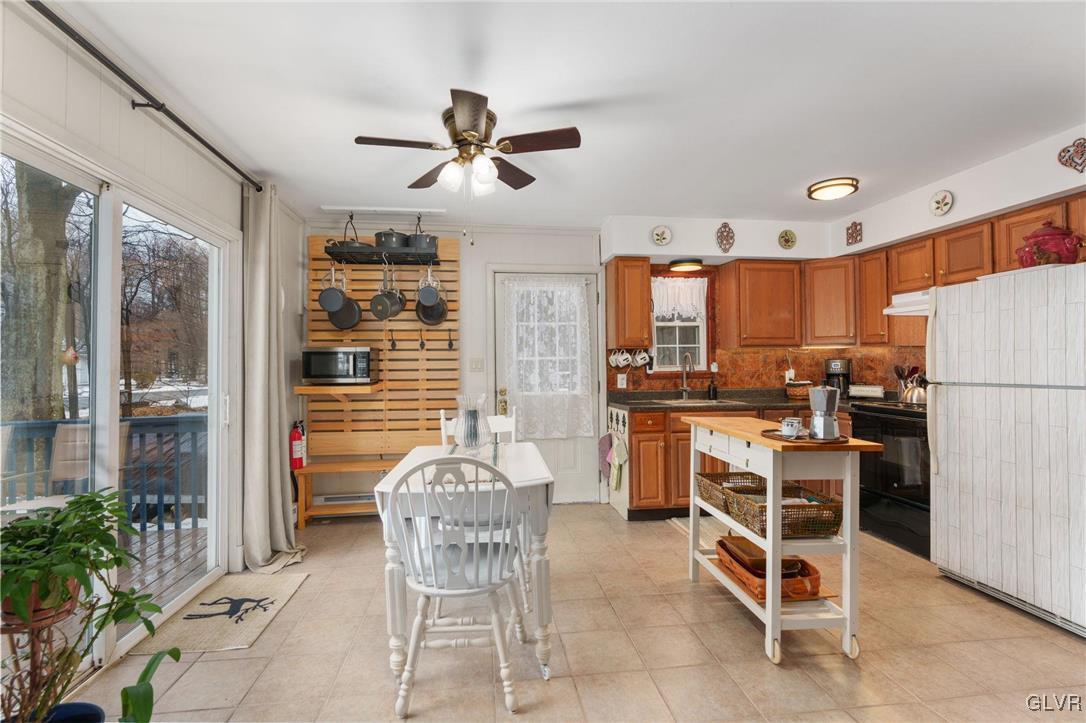 1302 Winding Way