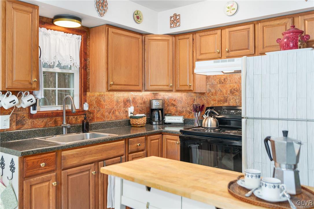 1302 Winding Way