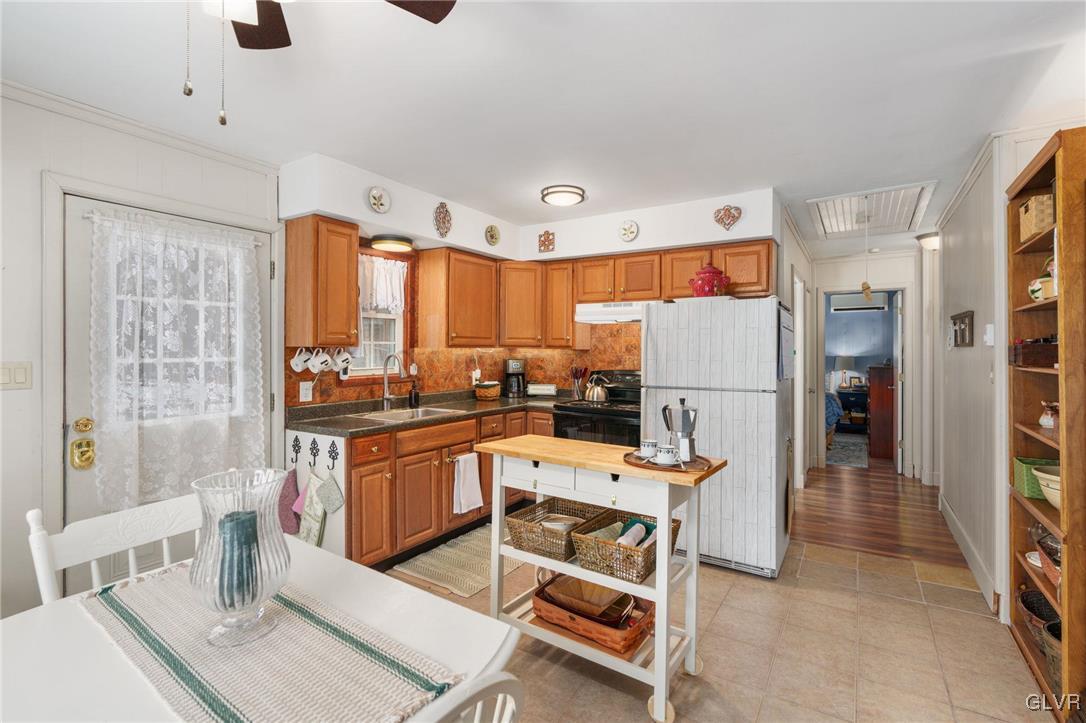 1302 Winding Way
