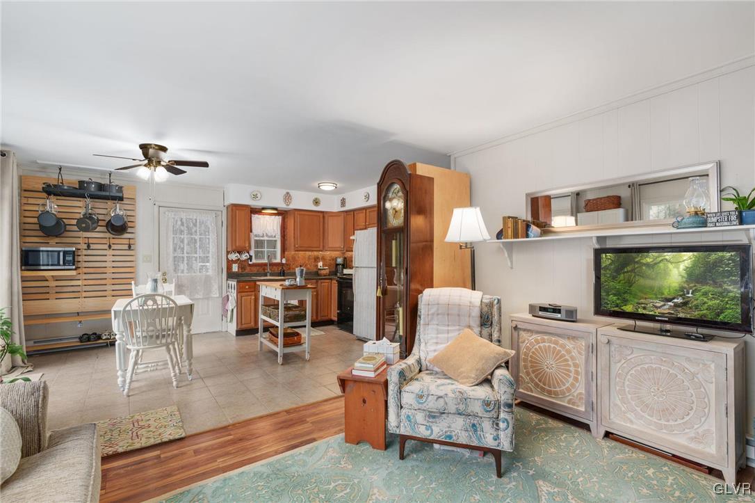 1302 Winding Way