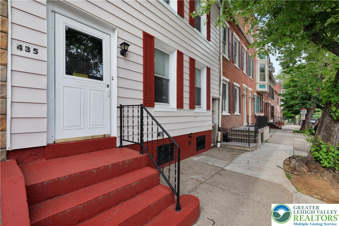 435 West Walnut Street