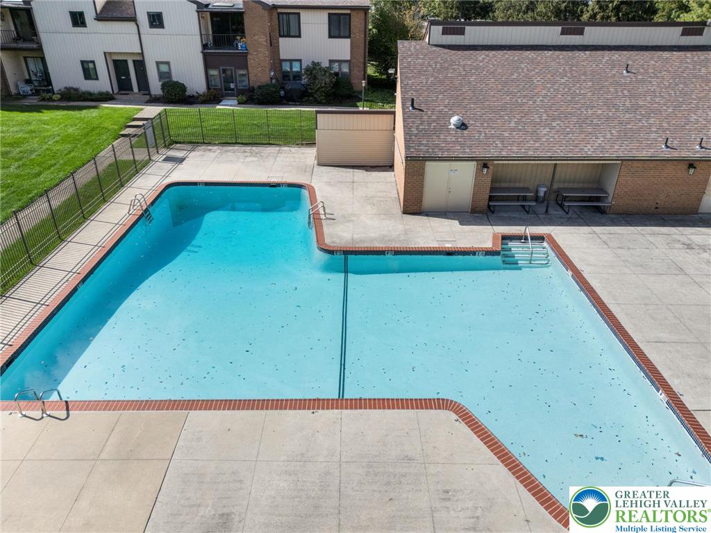 1015 Village Round 106