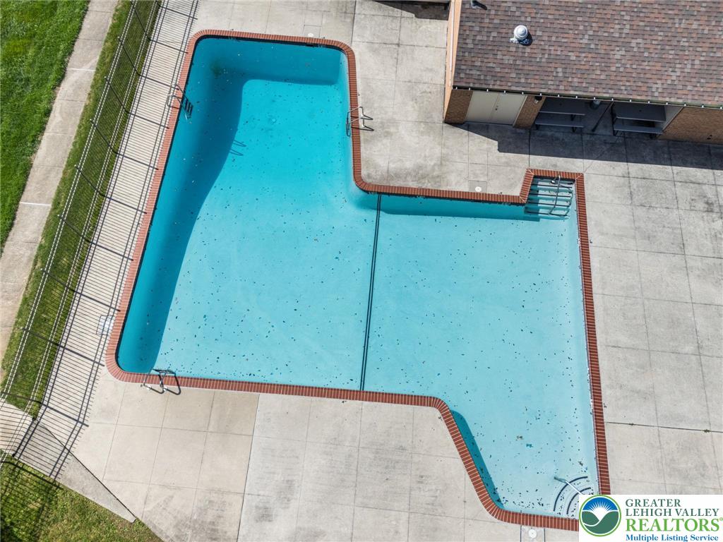 1015 Village Round 106