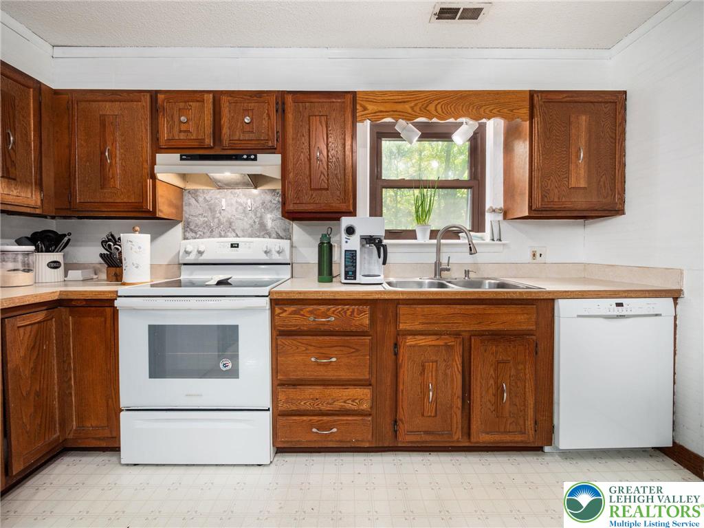 1015 Village Round 106