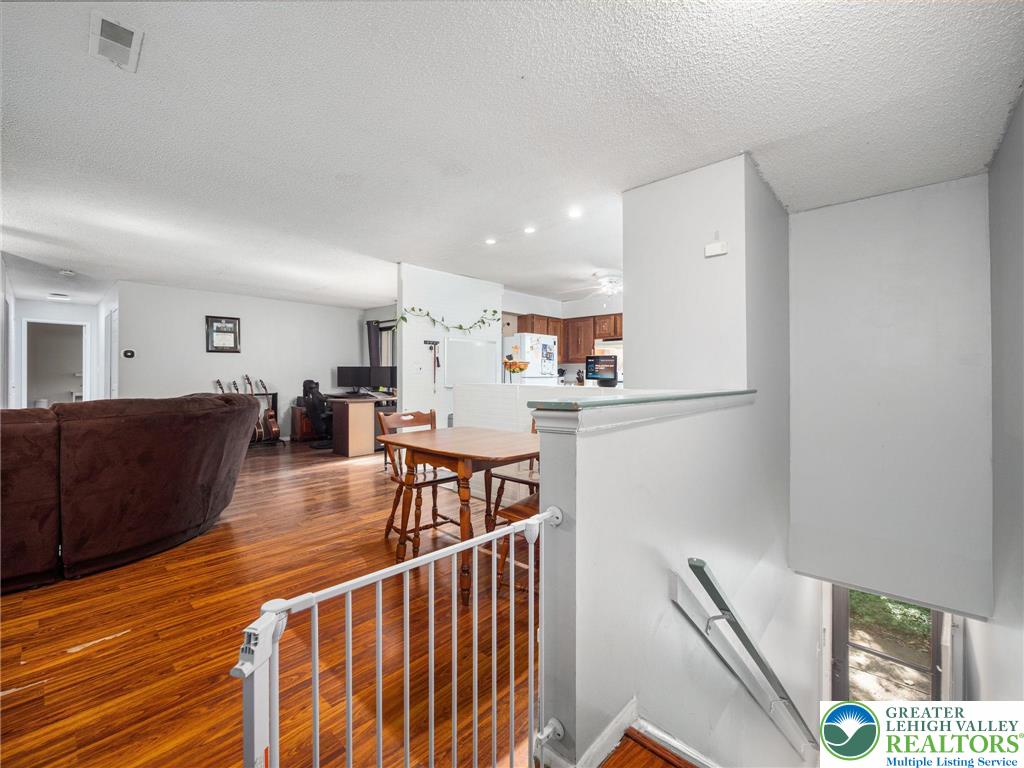 1015 Village Round 106