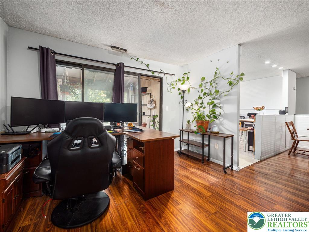 1015 Village Round 106