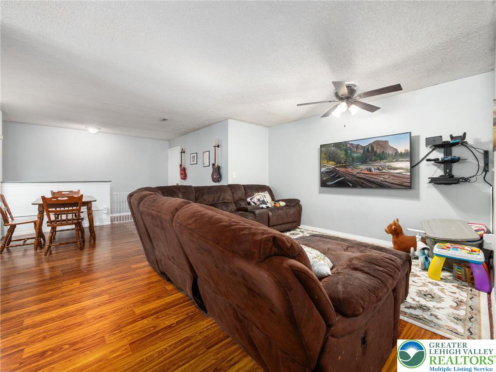 1015 Village Round 106