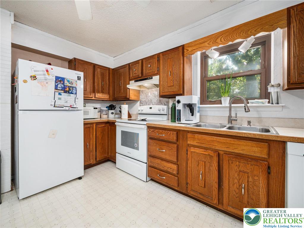 1015 Village Round 106