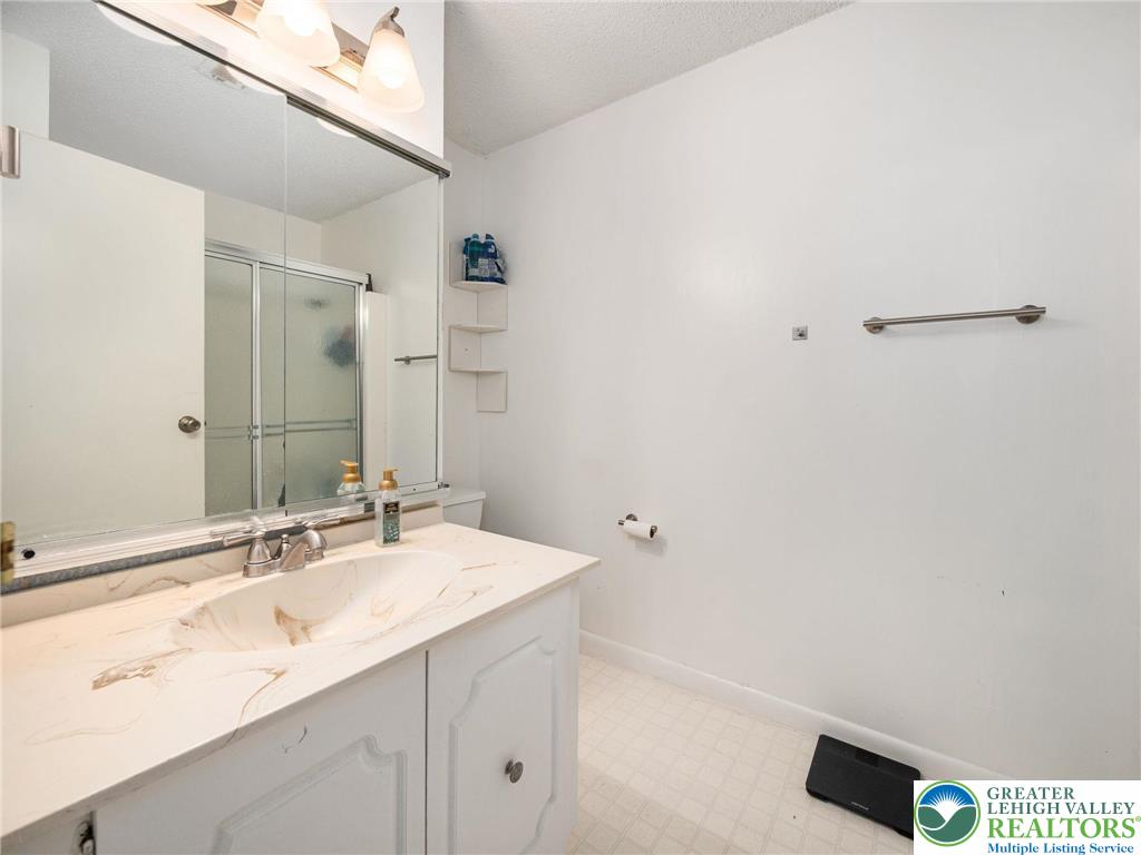 1015 Village Round 106