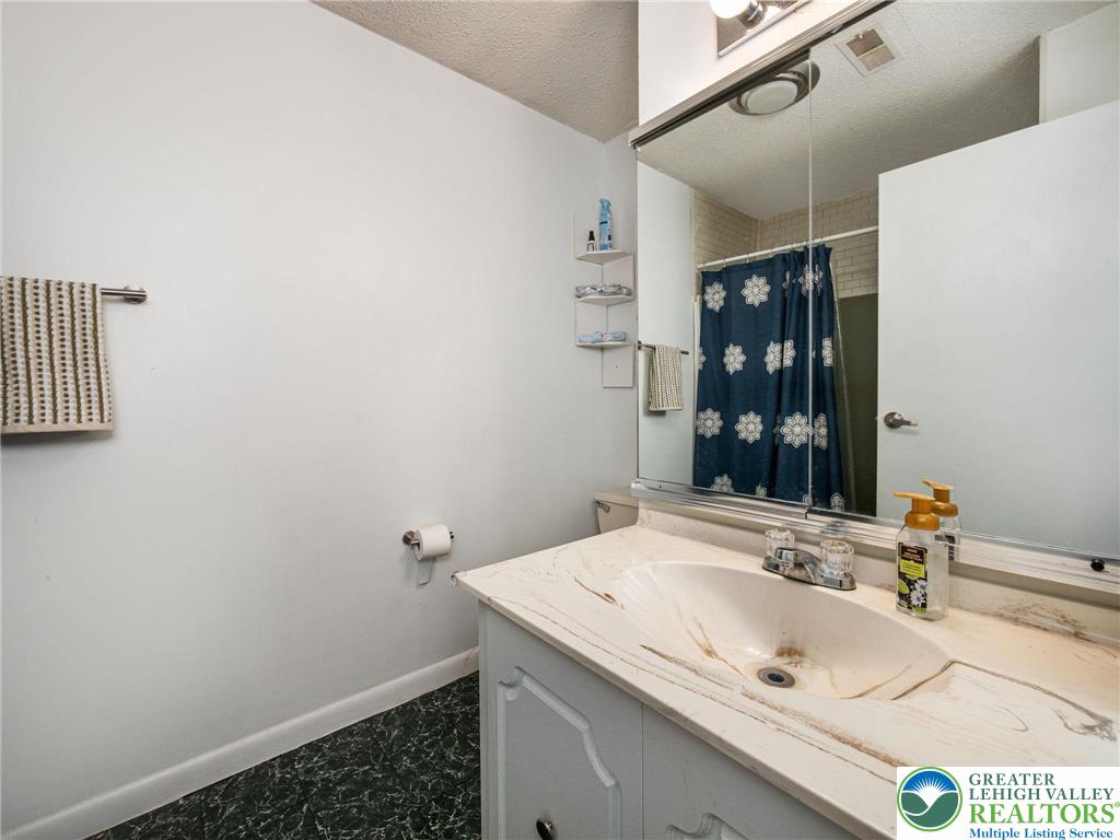 1015 Village Round 106