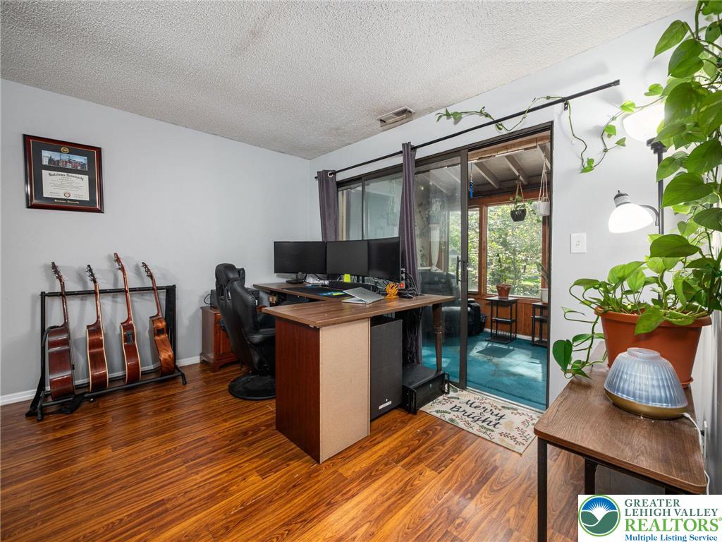 1015 Village Round 106