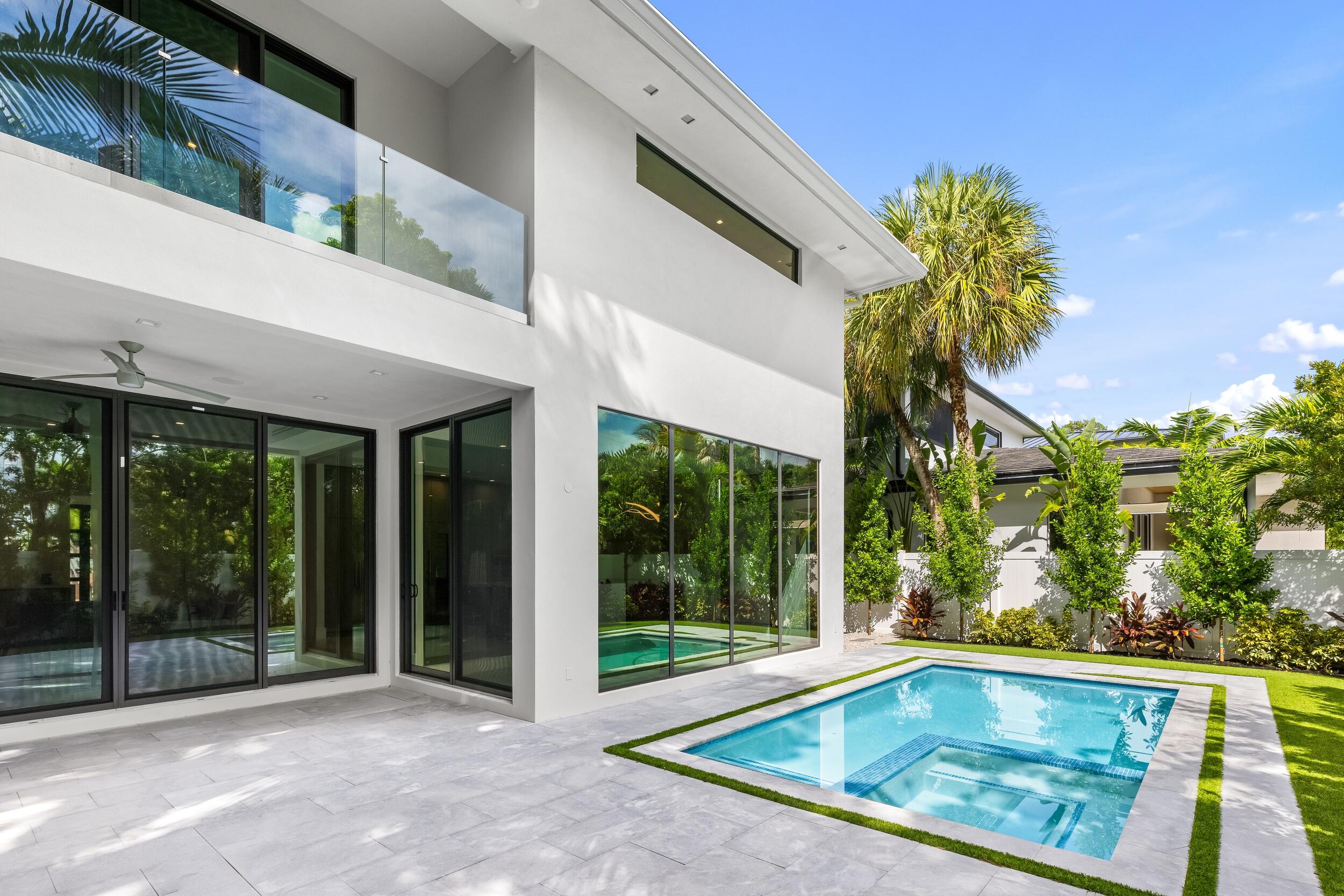 753 Park Drive W
