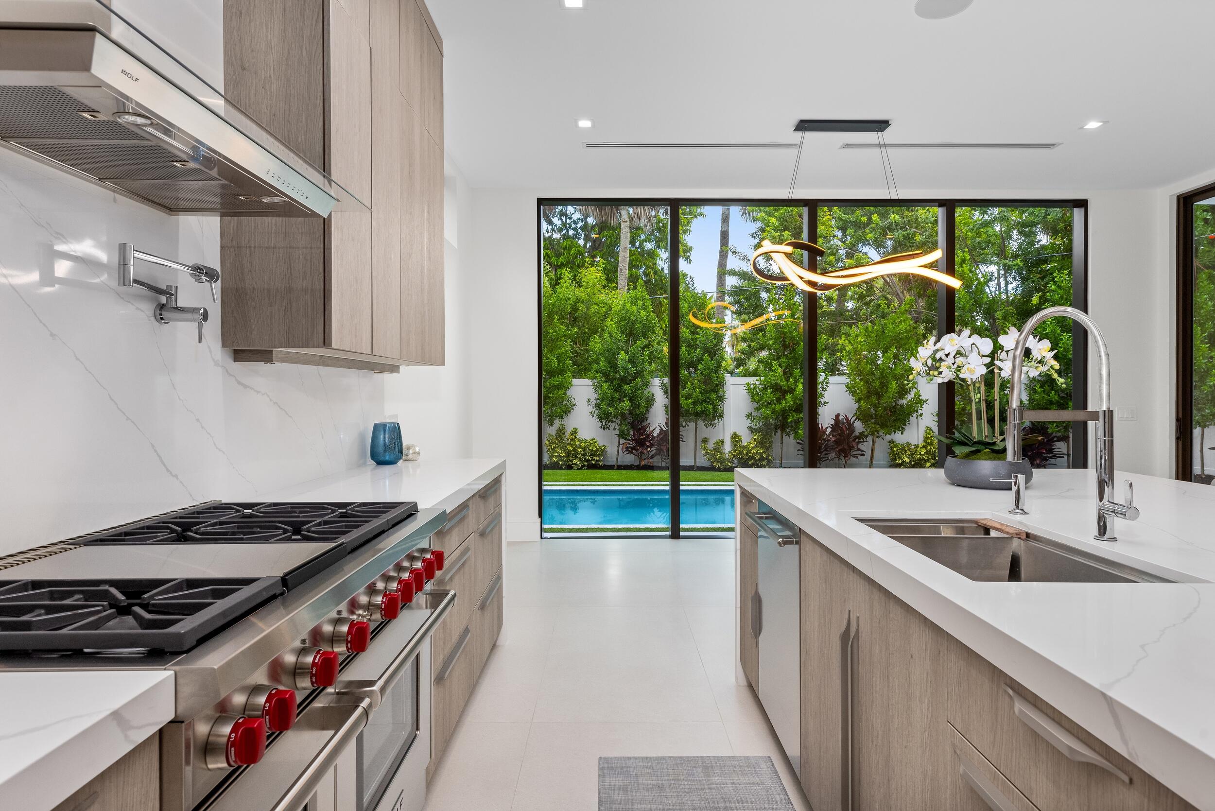 753 Park Drive W
