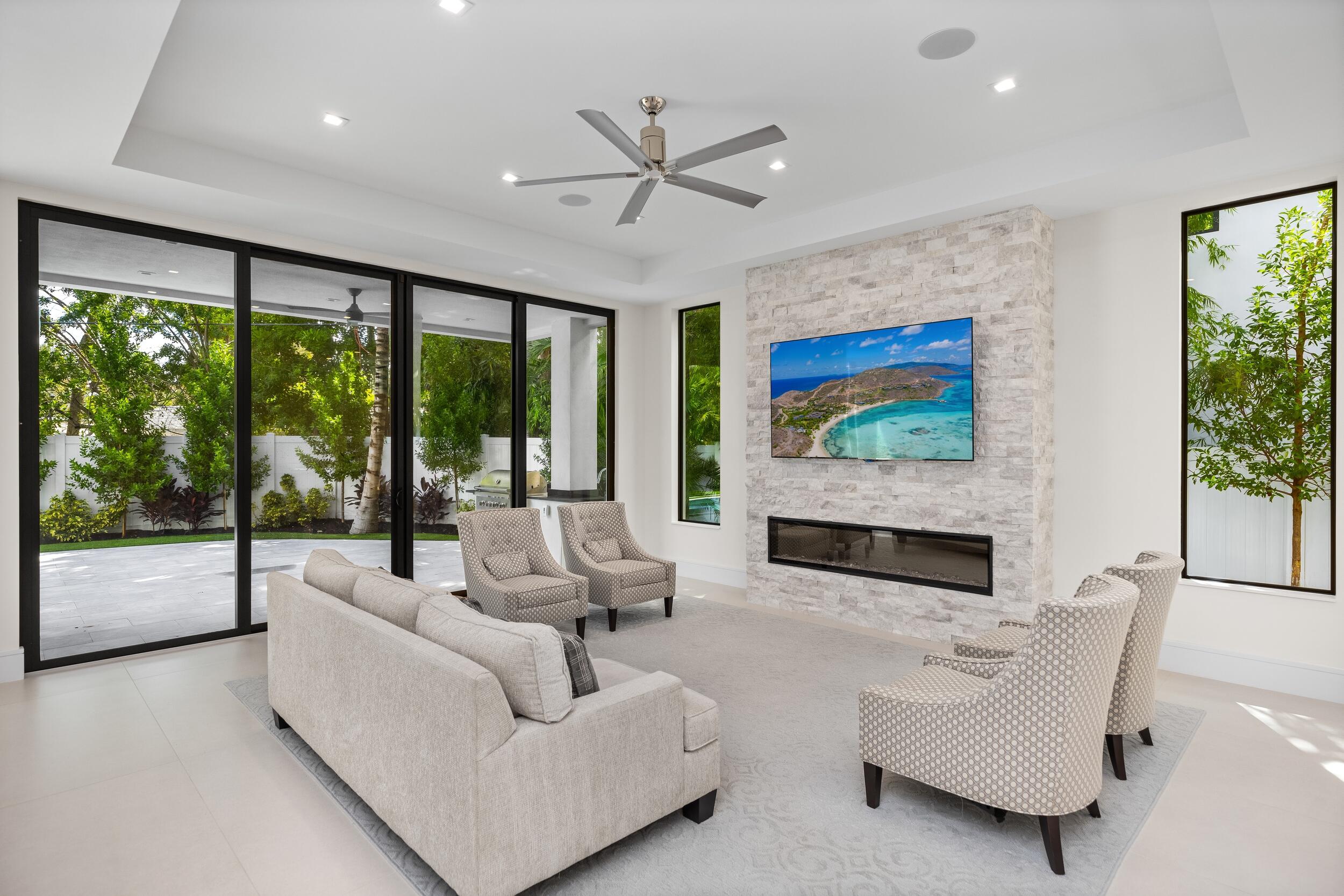 753 Park Drive W