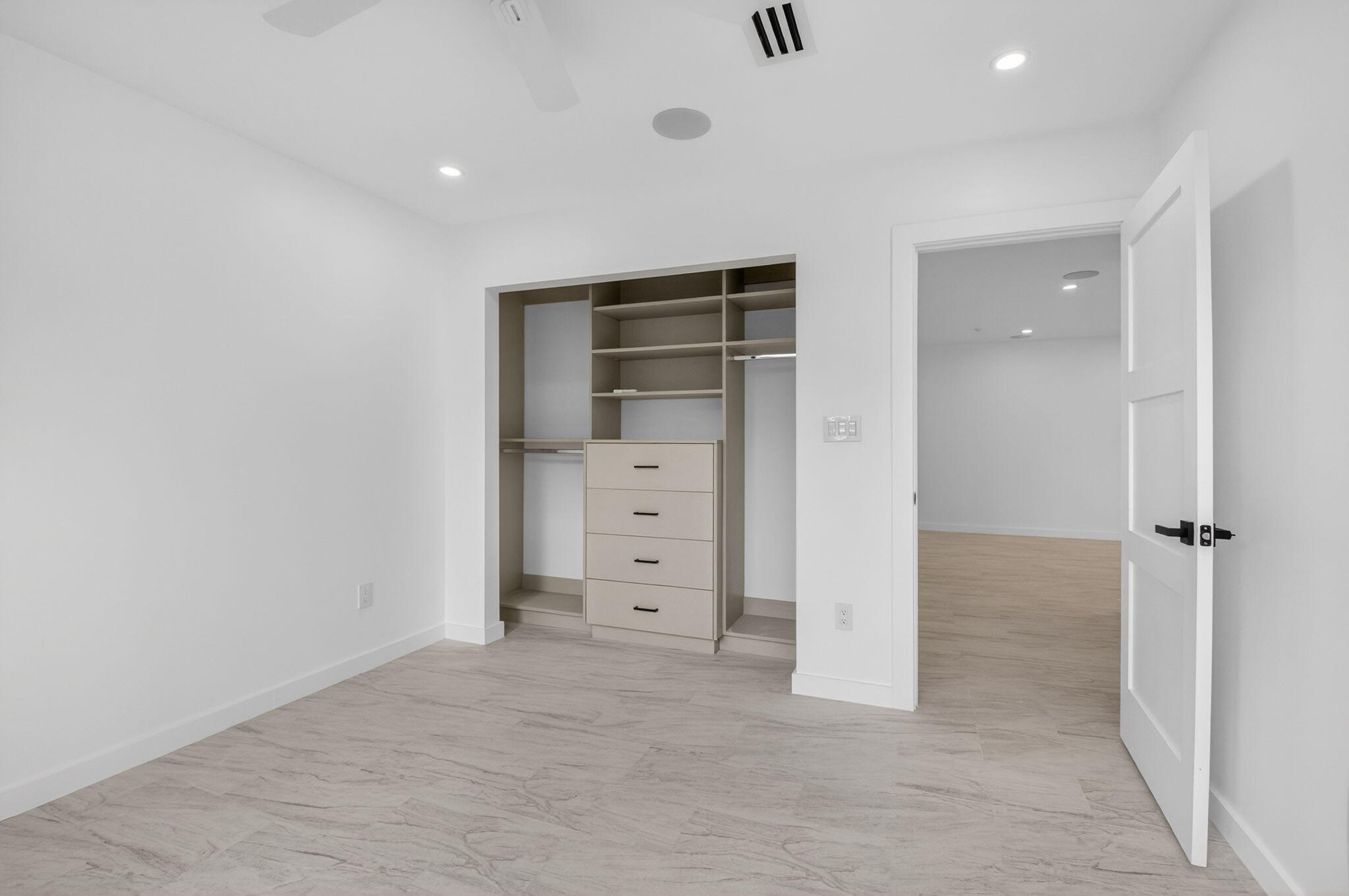7819 Lakeside Boulevard 812