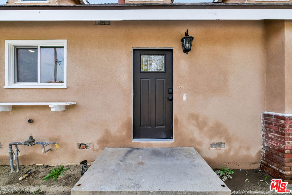 11823 Wish Avenue