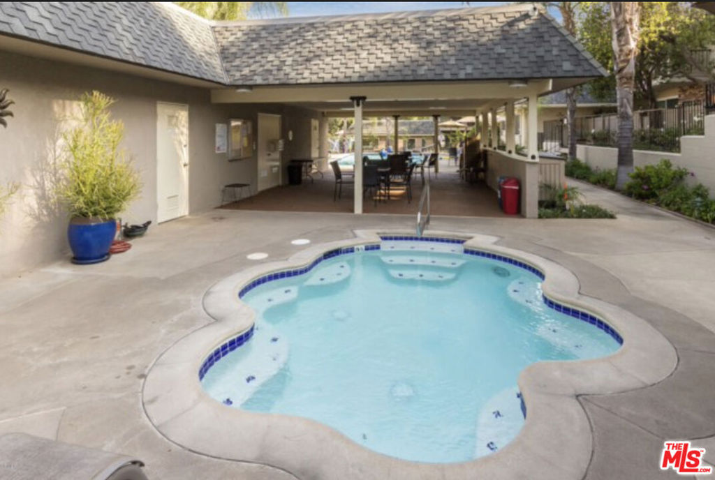 807 N Altadena Drive