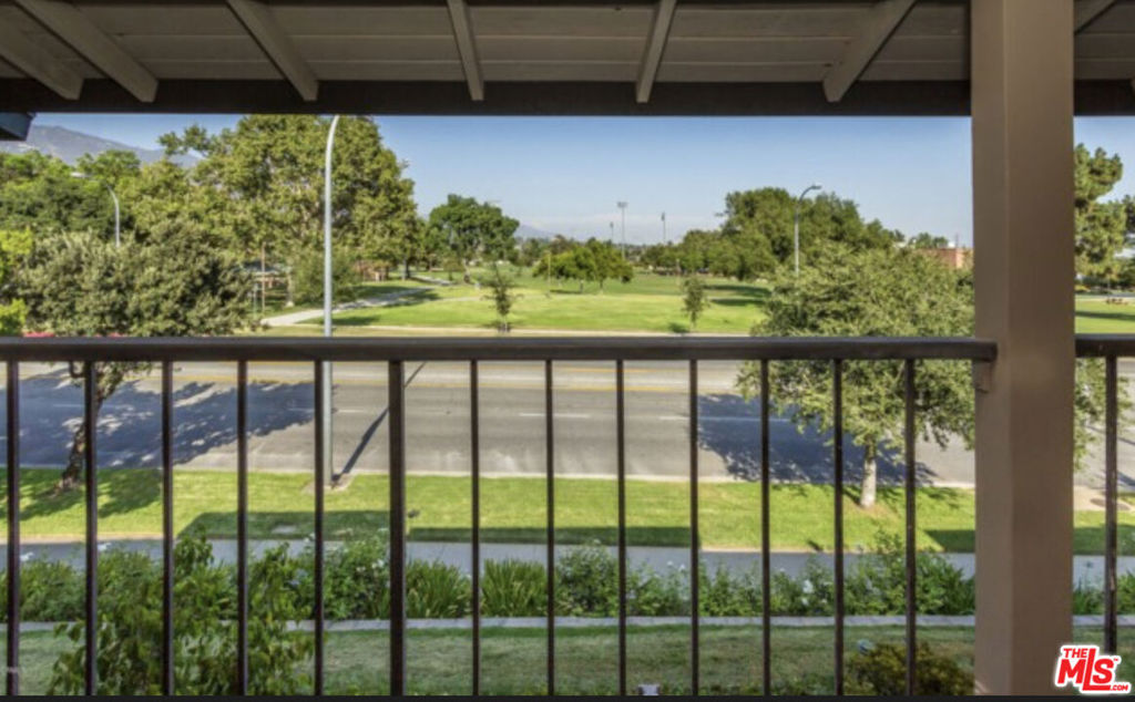 807 N Altadena Drive