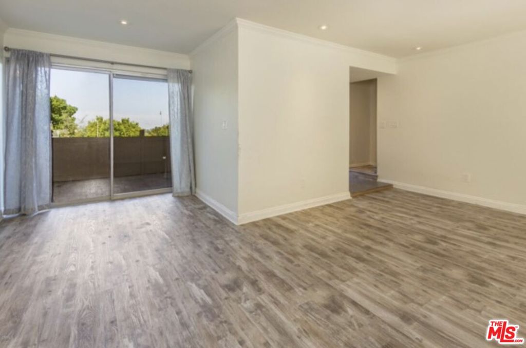 807 N Altadena Drive