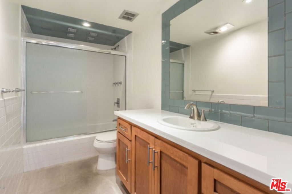 807 N Altadena Drive