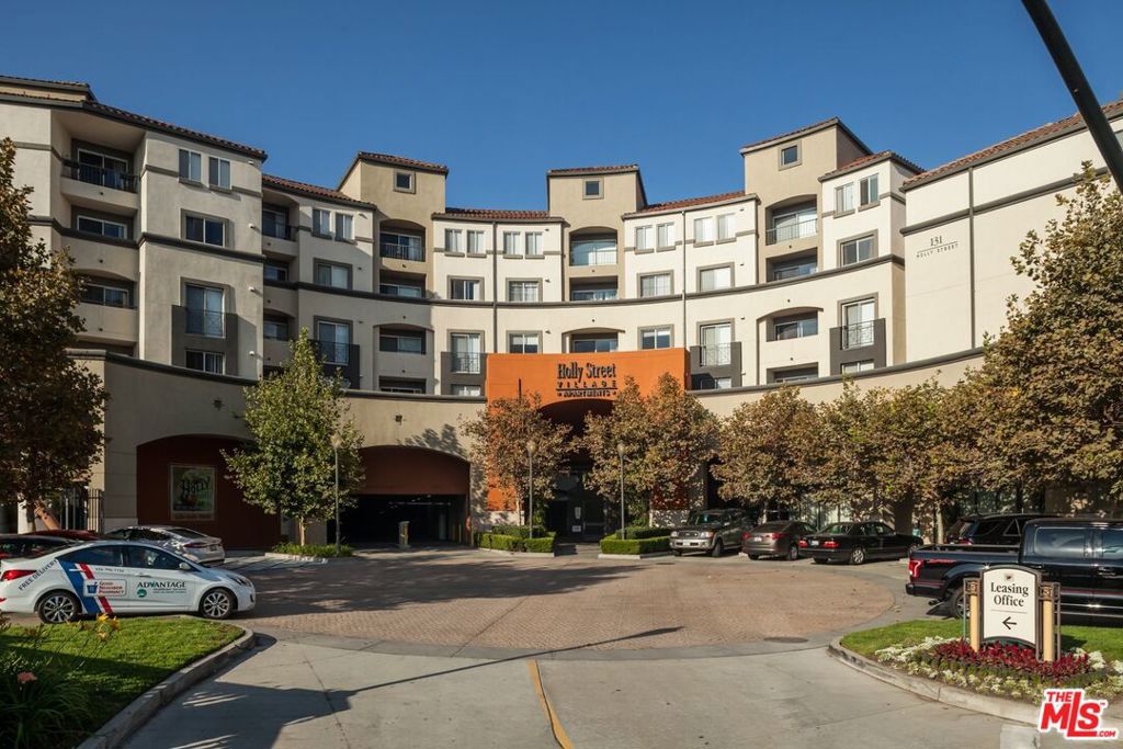 151 E HOLLY Street 1-116