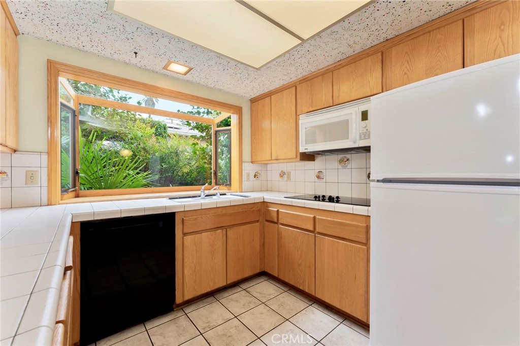 157 South Hermosa Avenue