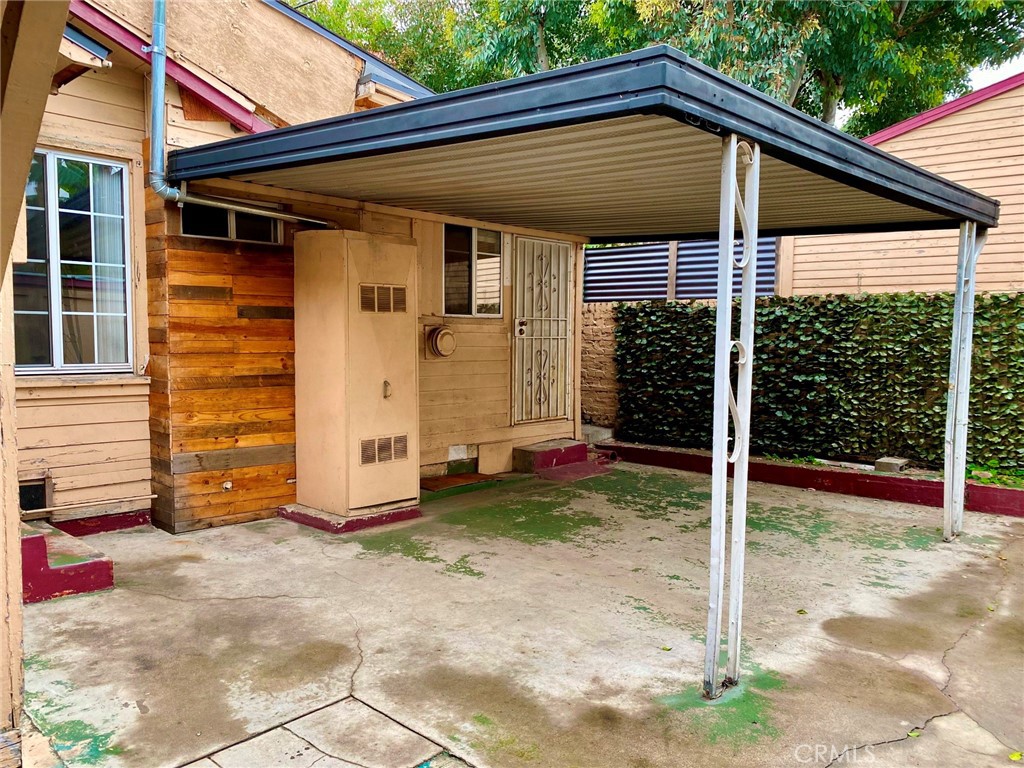 1202 E Acacia Avenue